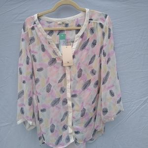 TK /  Stitchfix feather print women's blouse NWT